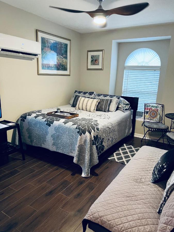 Ruskin Fl Private 2 Bdrm 1 Bath Suite Common Areas Shared With Host And Cat Extérieur photo